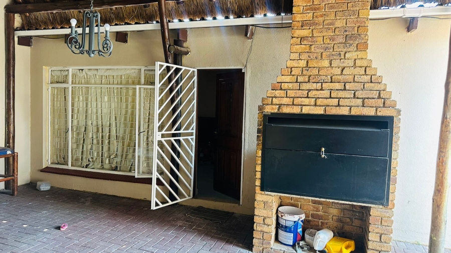 3 Bedroom Property for Sale in Bonaero Park Gauteng