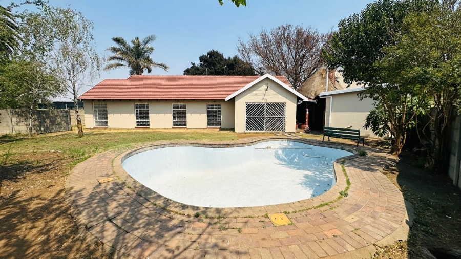 3 Bedroom Property for Sale in Bonaero Park Gauteng