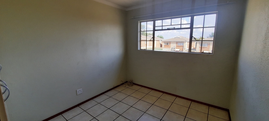 To Let 2 Bedroom Property for Rent in Farrar Park Gauteng