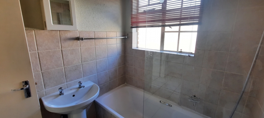 To Let 2 Bedroom Property for Rent in Farrar Park Gauteng