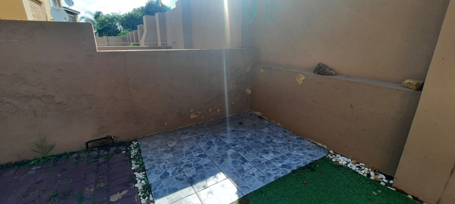 To Let 2 Bedroom Property for Rent in Farrar Park Gauteng