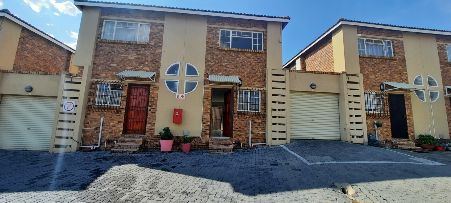 To Let 2 Bedroom Property for Rent in Farrar Park Gauteng