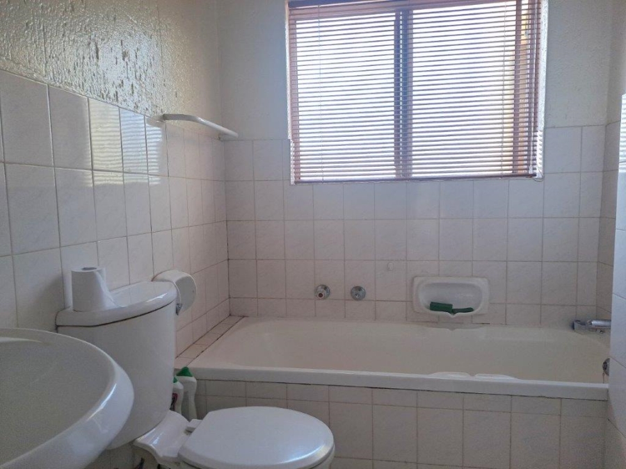 To Let 2 Bedroom Property for Rent in Glensan Gauteng