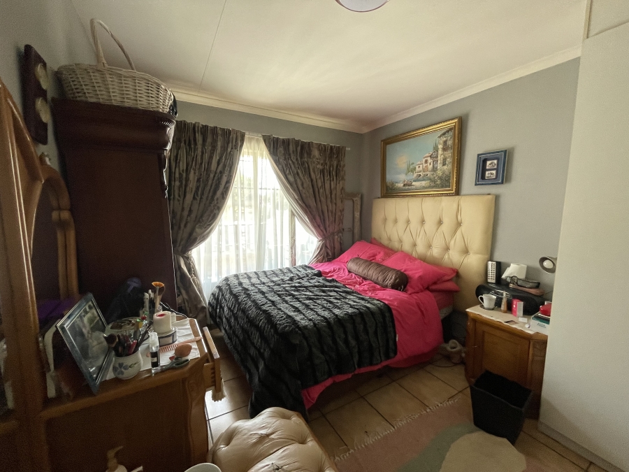 7 Bedroom Property for Sale in Witfield Gauteng