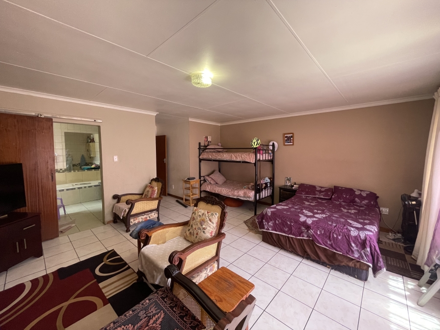 7 Bedroom Property for Sale in Witfield Gauteng