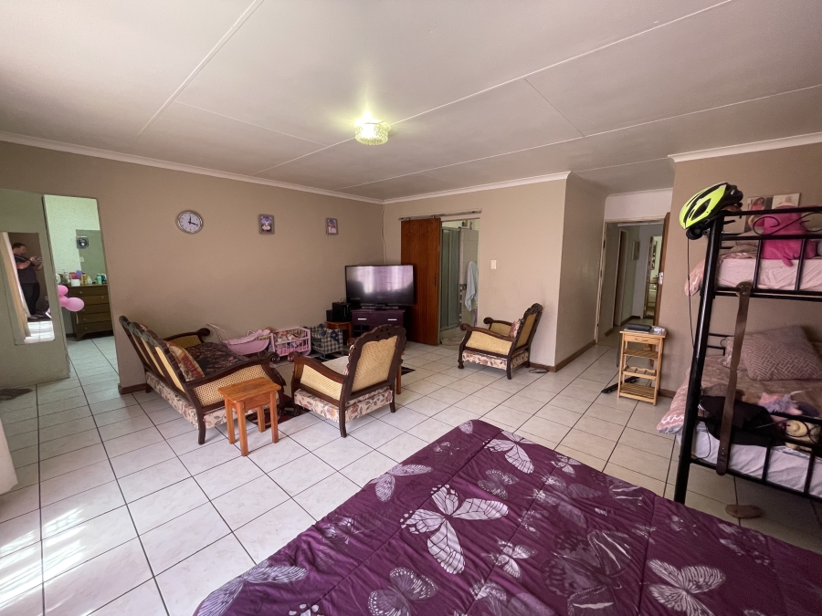 7 Bedroom Property for Sale in Witfield Gauteng