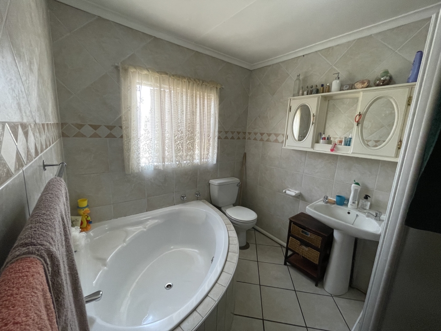 7 Bedroom Property for Sale in Witfield Gauteng