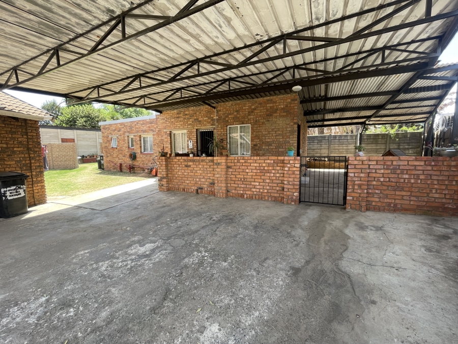 7 Bedroom Property for Sale in Witfield Gauteng