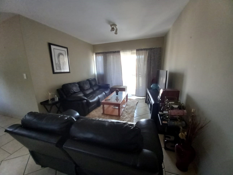 2 Bedroom Property for Sale in Glen Marais Gauteng