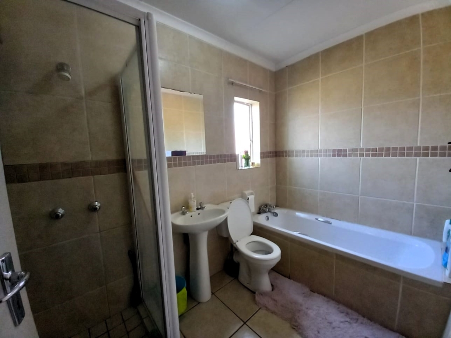 2 Bedroom Property for Sale in Glen Marais Gauteng