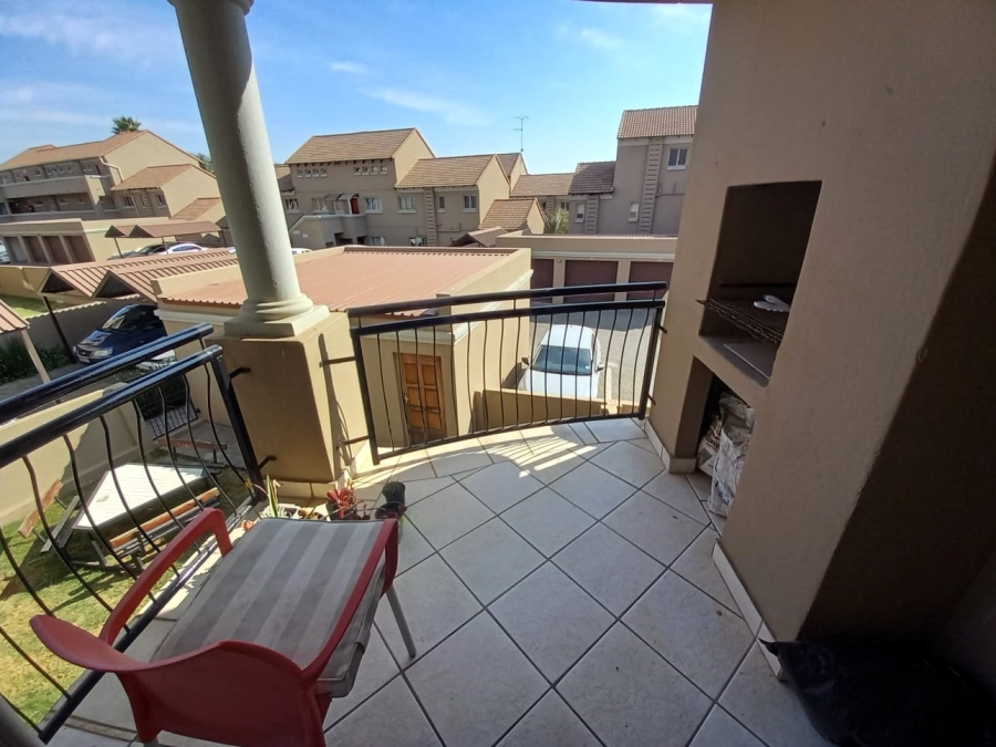 2 Bedroom Property for Sale in Glen Marais Gauteng