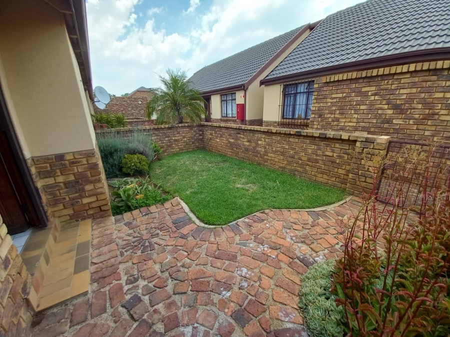 2 Bedroom Property for Sale in Bonaero Park Gauteng