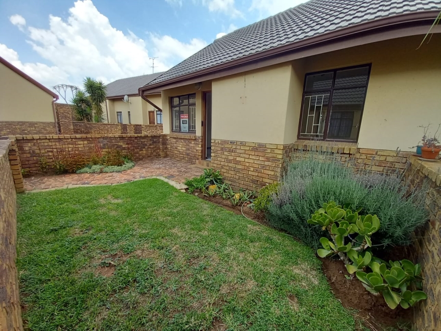 2 Bedroom Property for Sale in Bonaero Park Gauteng