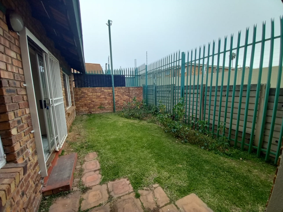 2 Bedroom Property for Sale in Birchleigh Gauteng