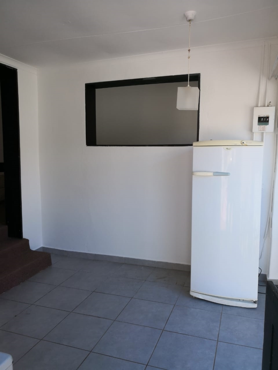 To Let 1 Bedroom Property for Rent in Blairgowrie Gauteng