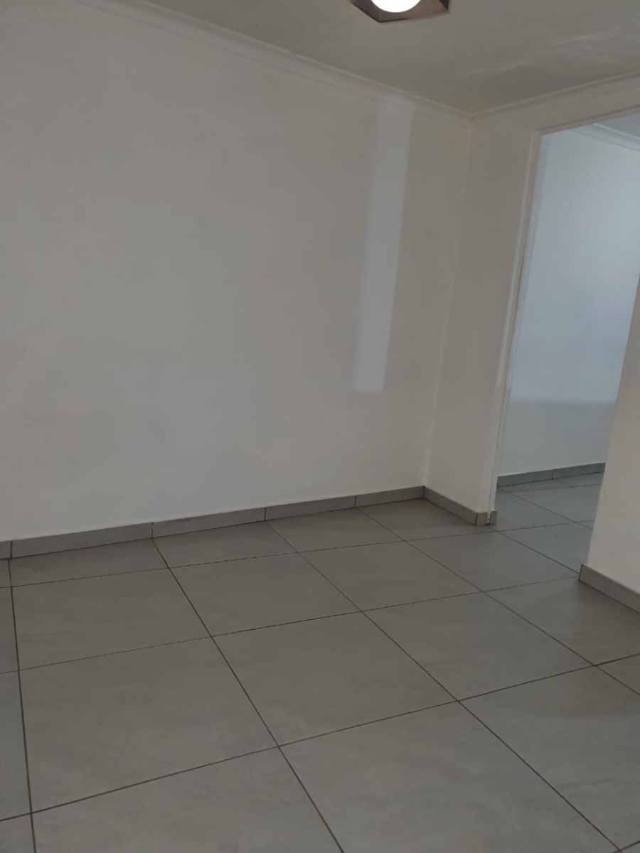 To Let 1 Bedroom Property for Rent in Blairgowrie Gauteng