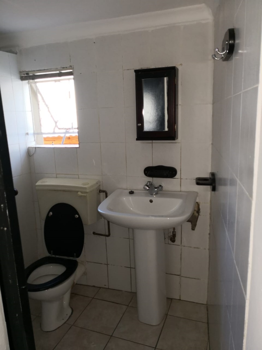 To Let 1 Bedroom Property for Rent in Blairgowrie Gauteng