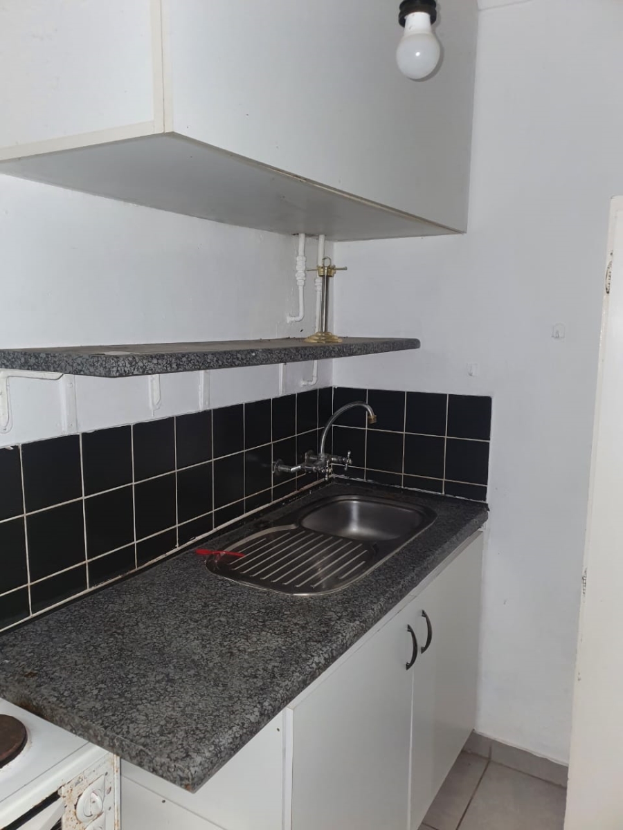 To Let 1 Bedroom Property for Rent in Blairgowrie Gauteng