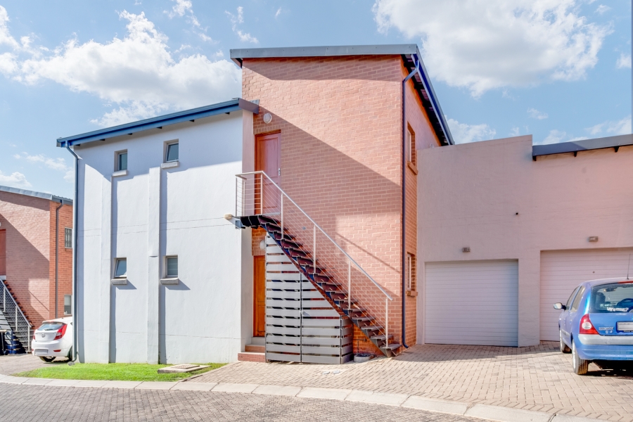 2 Bedroom Property for Sale in Maroeladal Gauteng