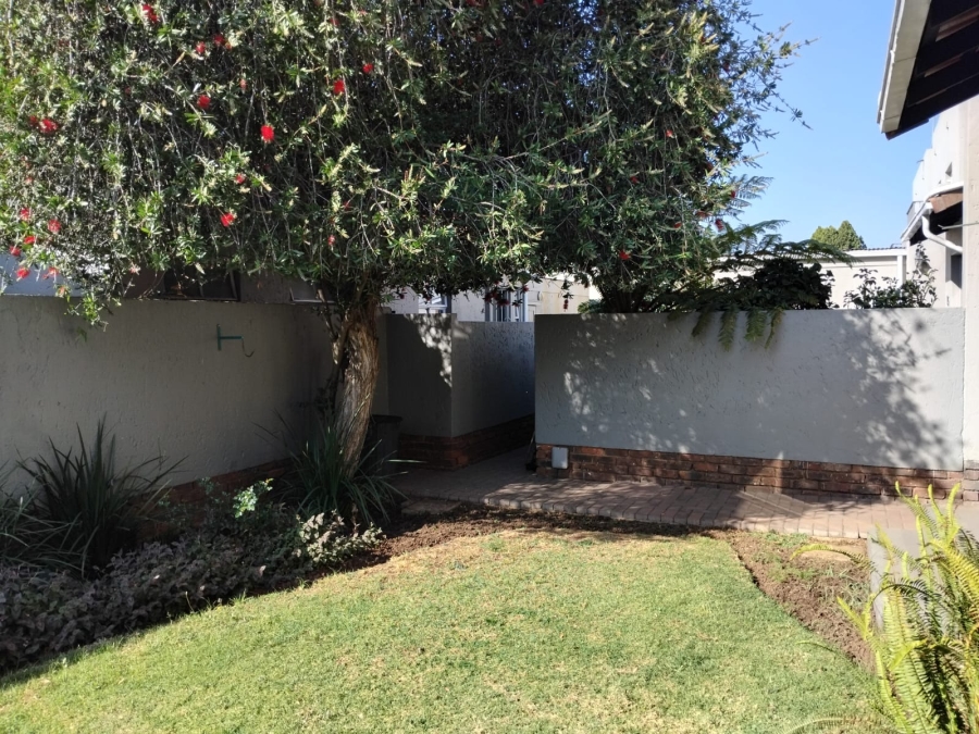 To Let 2 Bedroom Property for Rent in Glen Marais Gauteng