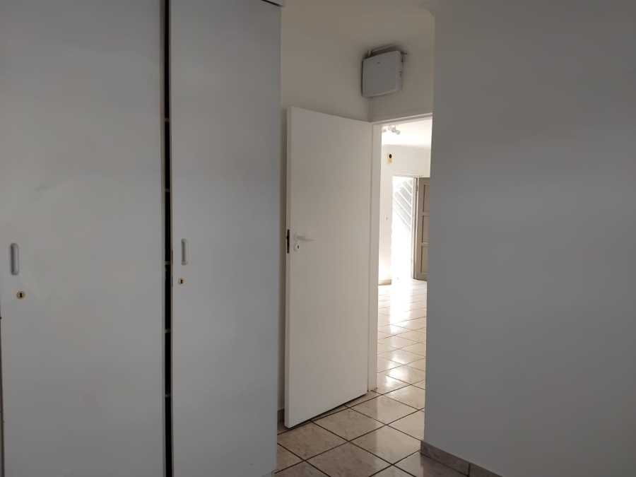 To Let 2 Bedroom Property for Rent in Glen Marais Gauteng