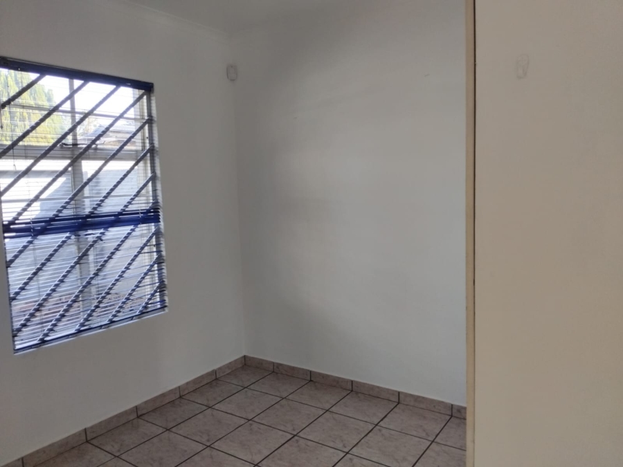 To Let 2 Bedroom Property for Rent in Glen Marais Gauteng