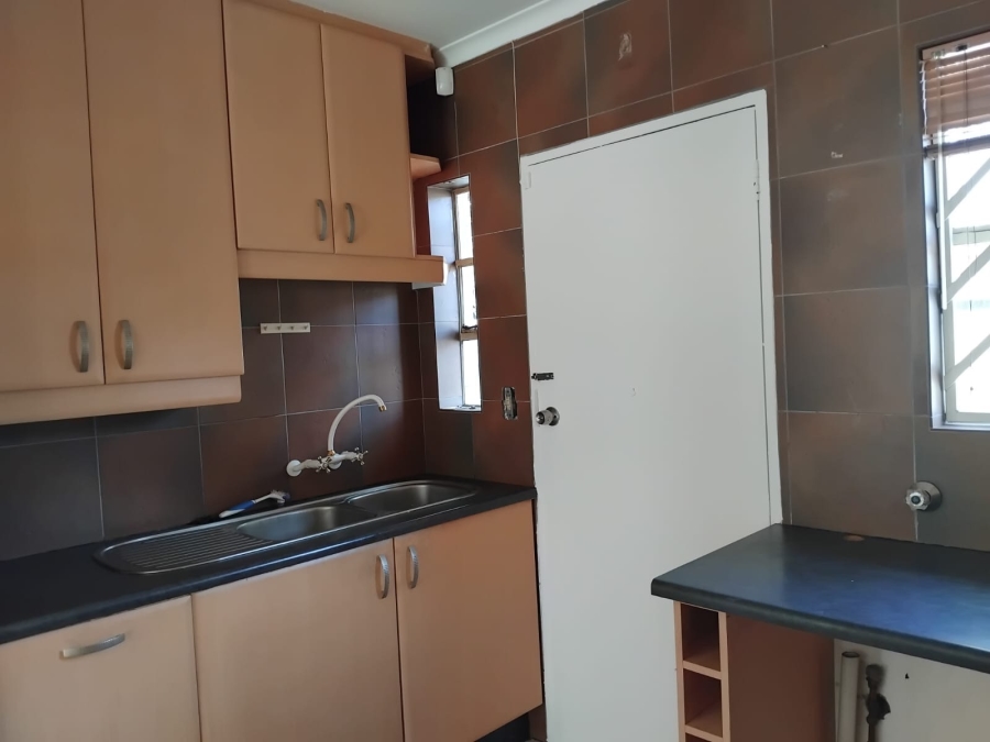 To Let 2 Bedroom Property for Rent in Glen Marais Gauteng