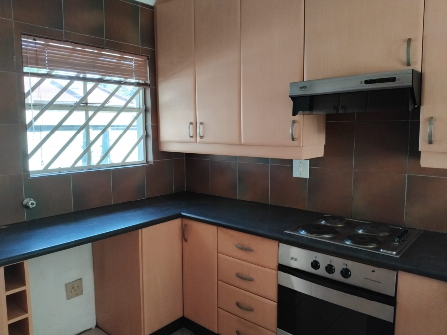 To Let 2 Bedroom Property for Rent in Glen Marais Gauteng