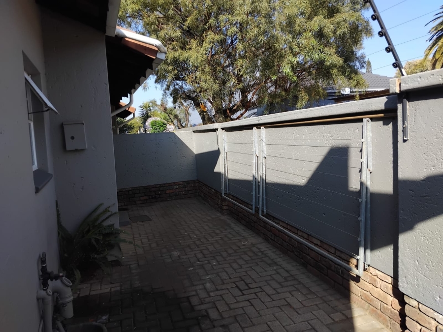 To Let 2 Bedroom Property for Rent in Glen Marais Gauteng