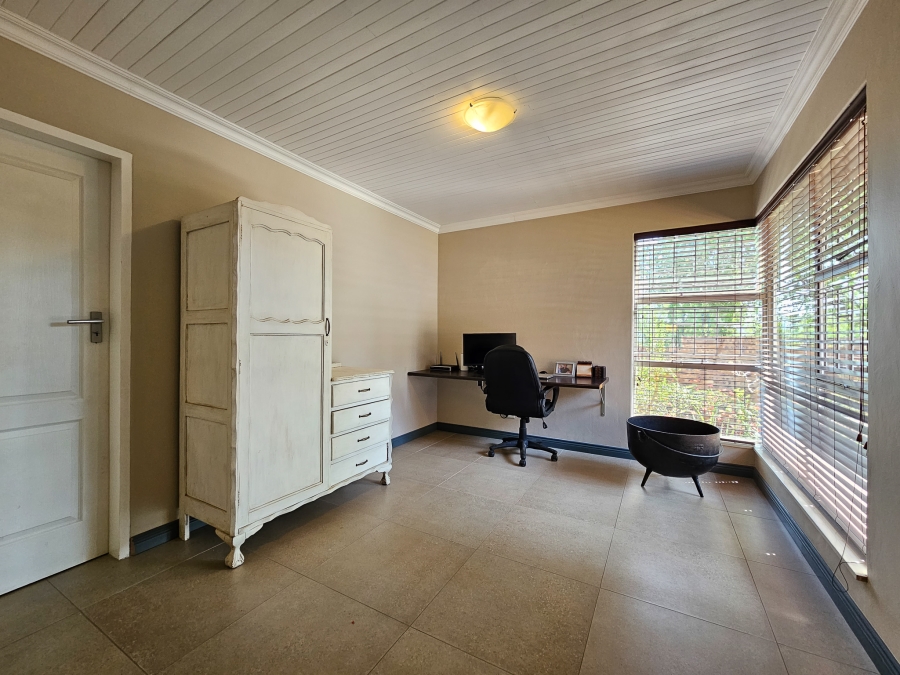 4 Bedroom Property for Sale in Faerie Glen Gauteng