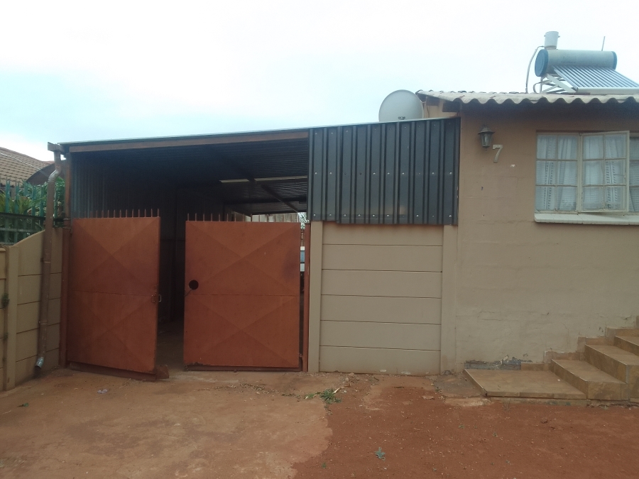 To Let 2 Bedroom Property for Rent in Lenasia Ext 10 Gauteng