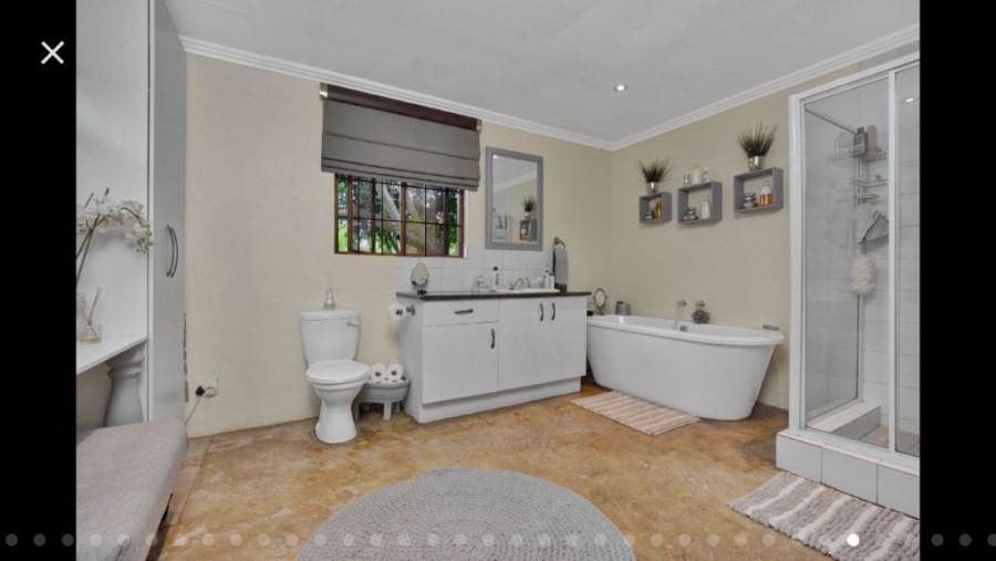 5 Bedroom Property for Sale in Chartwell Gauteng