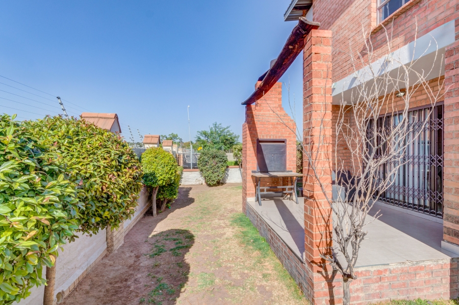 3 Bedroom Property for Sale in Noordwyk Gauteng