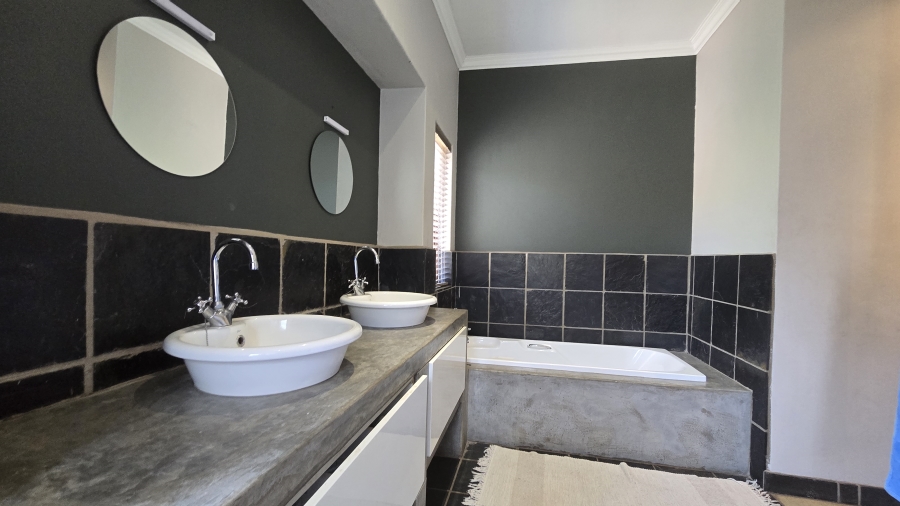 3 Bedroom Property for Sale in Garsfontein Gauteng