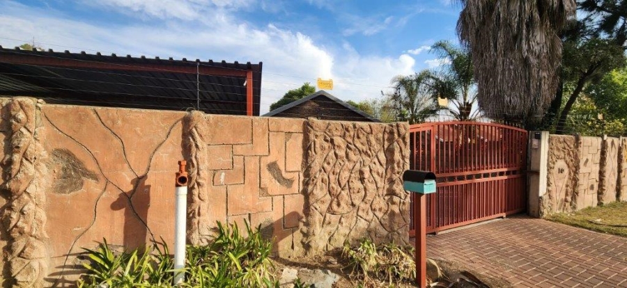 5 Bedroom Property for Sale in Brackendowns Gauteng