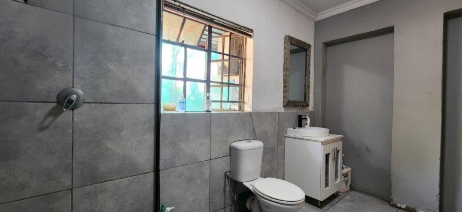 5 Bedroom Property for Sale in Brackendowns Gauteng