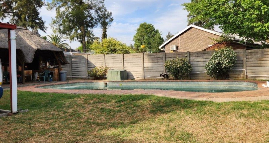 5 Bedroom Property for Sale in Brackendowns Gauteng