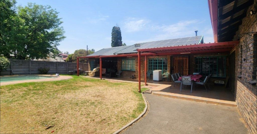 5 Bedroom Property for Sale in Brackendowns Gauteng