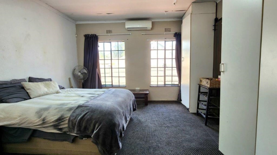 5 Bedroom Property for Sale in Brackendowns Gauteng