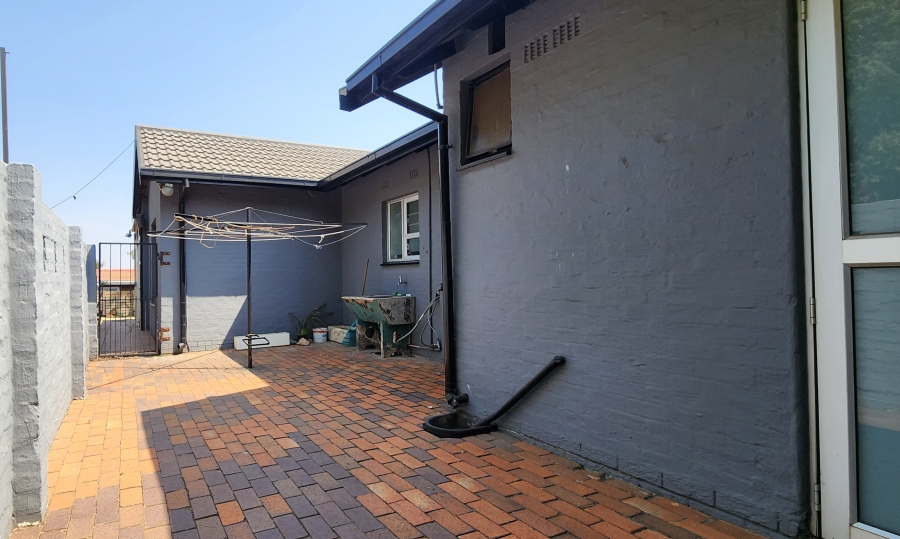 4 Bedroom Property for Sale in Brackendowns Gauteng