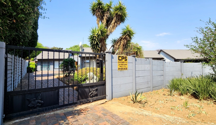 4 Bedroom Property for Sale in Brackendowns Gauteng