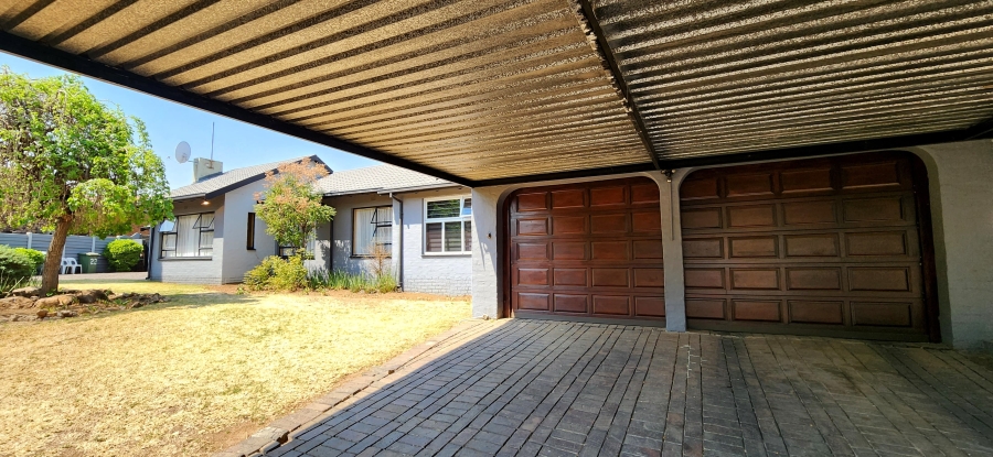 4 Bedroom Property for Sale in Brackendowns Gauteng