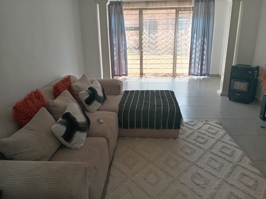 2 Bedroom Property for Sale in Buccleuch Gauteng