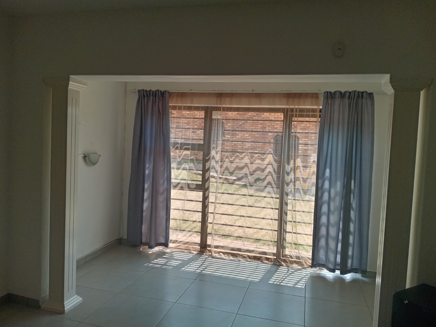 2 Bedroom Property for Sale in Buccleuch Gauteng