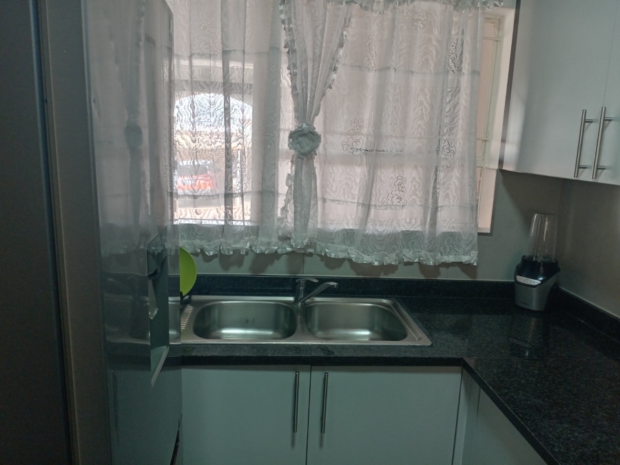 2 Bedroom Property for Sale in Buccleuch Gauteng