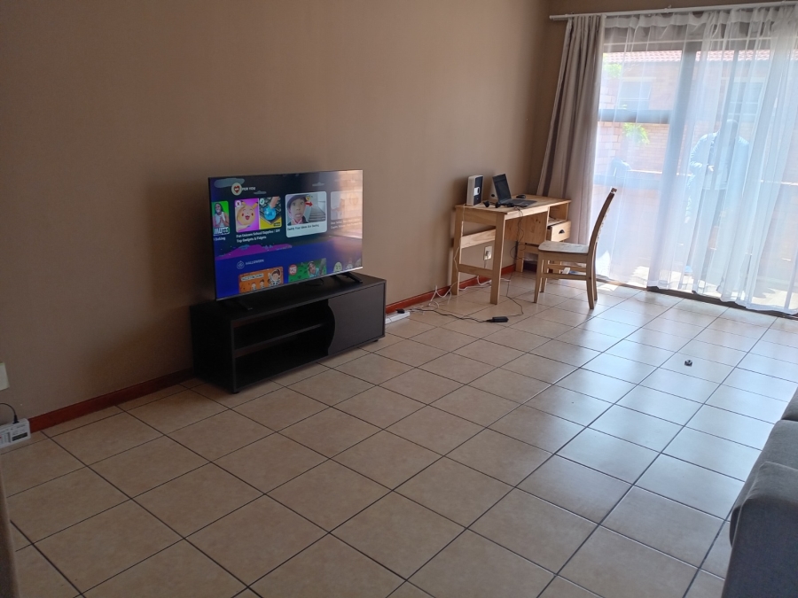 2 Bedroom Property for Sale in Buccleuch Gauteng