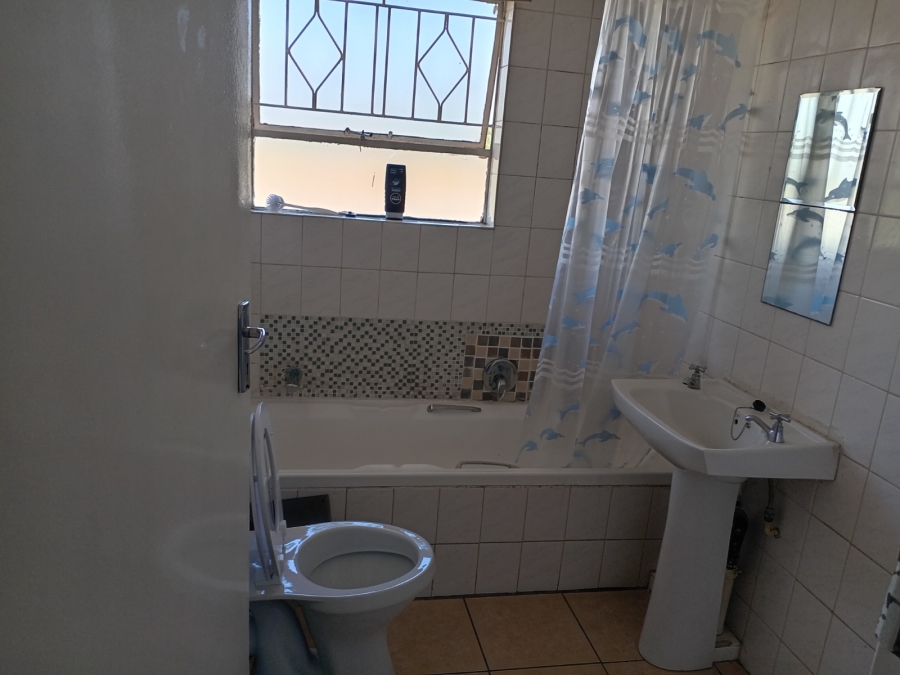 2 Bedroom Property for Sale in Buccleuch Gauteng