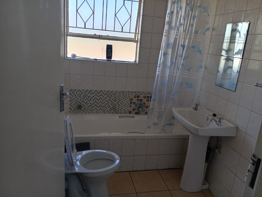 2 Bedroom Property for Sale in Buccleuch Gauteng