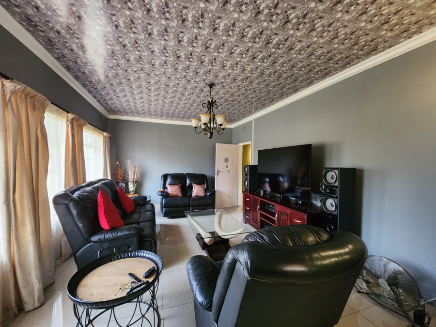 3 Bedroom Property for Sale in Buyscelia Gauteng