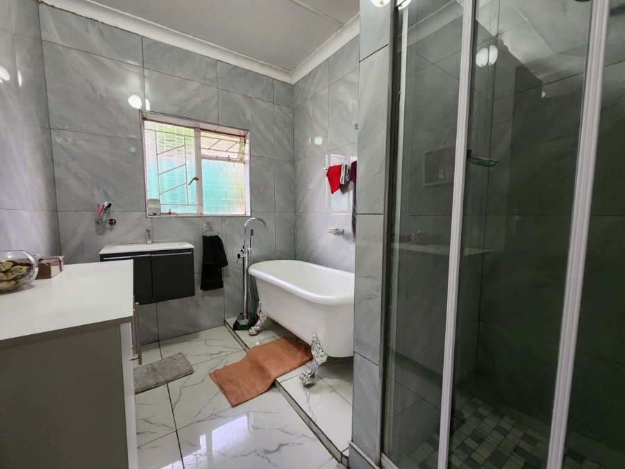 3 Bedroom Property for Sale in Buyscelia Gauteng